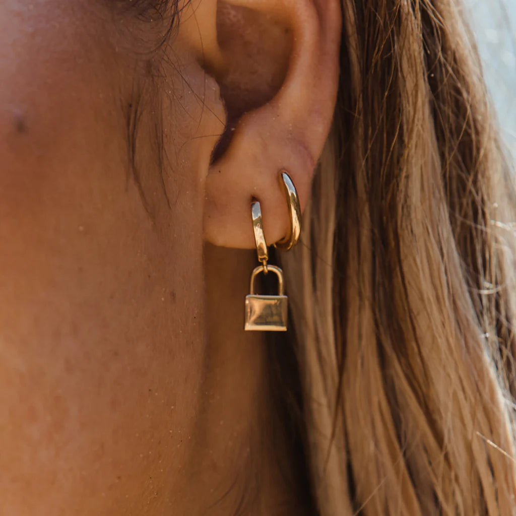 Everyday Huggie Hoops